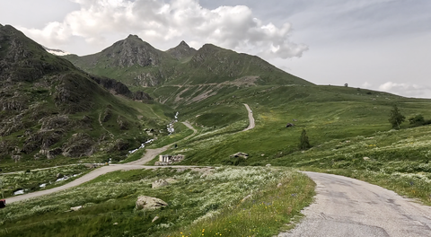 Teilstück der Westrampe des Col de Sarenne Richtung Alpe d'Huez.