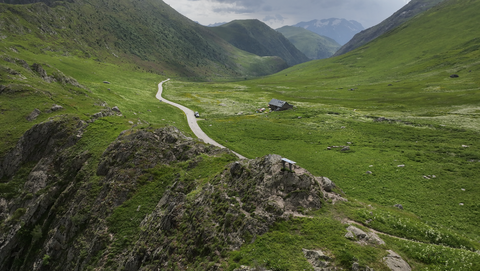 Der Col de Sarenne, 1999 Meter – kurvig und wenig befahren auf der Ostrampe.