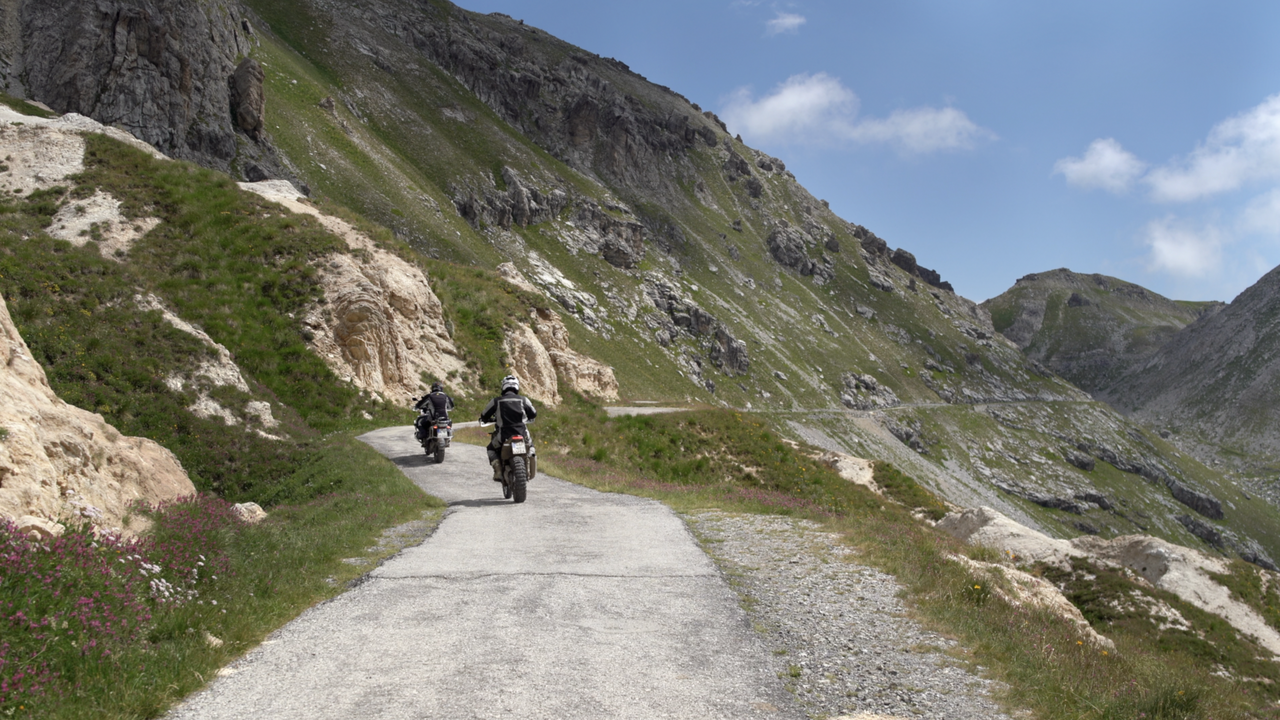 Colle Fauniera, Südrampe, kurz nach der Abzweigung zum Colle Valcavera.