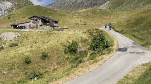 Die Südrampe des Colle Fauniera – Raststation.