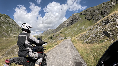 Die Südrampe des Colle Fauniera, ab Demonte, ist schmal und teilweise schlecht asphaltiert.