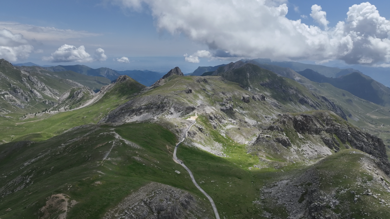 Blick auf die Passhöhe des Colle Fauniera, 2481 Meter hoch – aus Sicht der Südrampe.