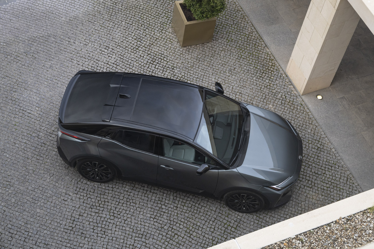 toyota-chr mineral static Elektroantrieb Herzstück.jpg