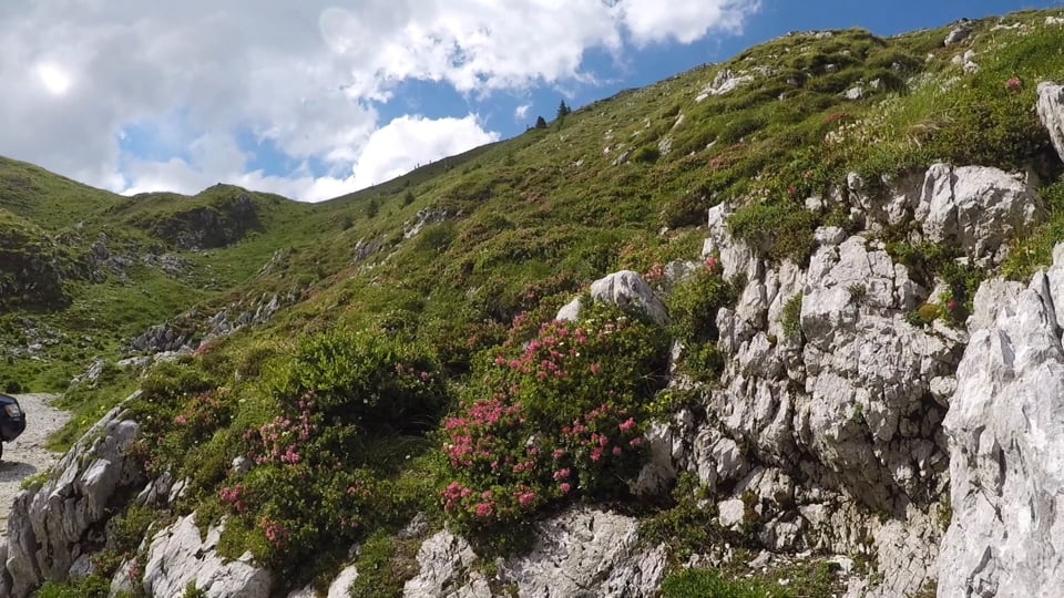 DIe schönsten Alpenpässe: von der Straße, aus der Luft: Der Mangart (Slowenien) – Abfahrt 
