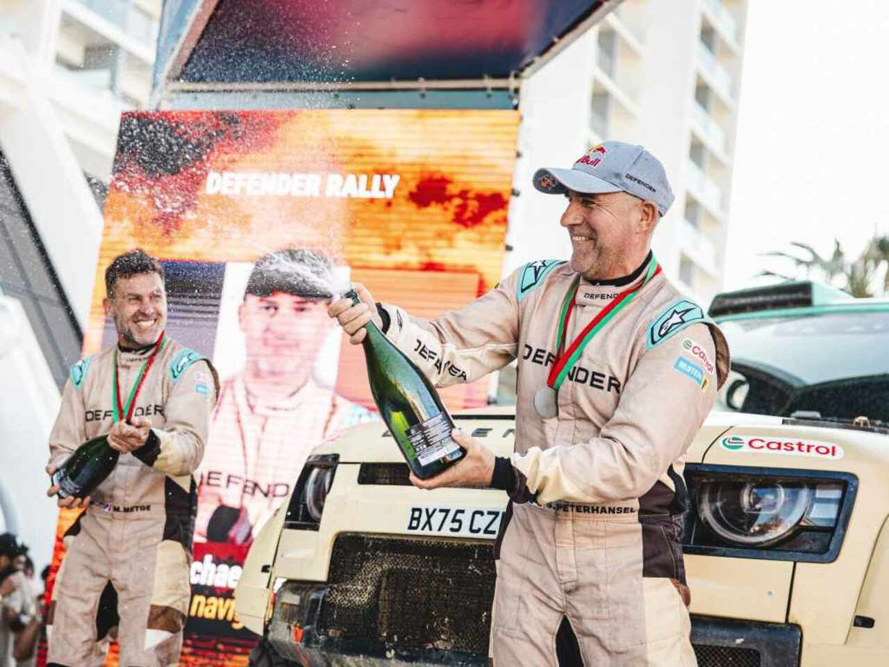 DEFENDER RALLY BEENDET DIE BP ULTIMATE RALLY-RAID PORTUGAL AN DER SPITZE DER KLASSE.