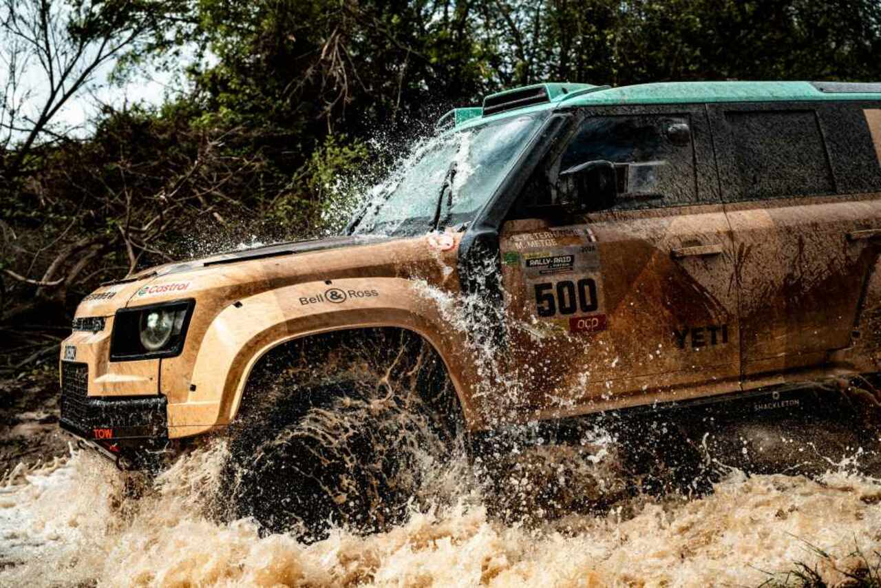 DEFENDER RALLY BEENDET DIE BP ULTIMATE RALLY-RAID PORTUGAL AN DER SPITZE DER KLASSE.