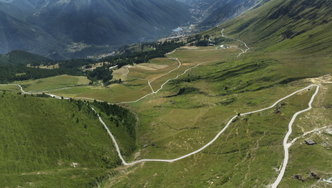Blick hinunter Richtung Sestrière – Westrampe des Colle delle Finestre.