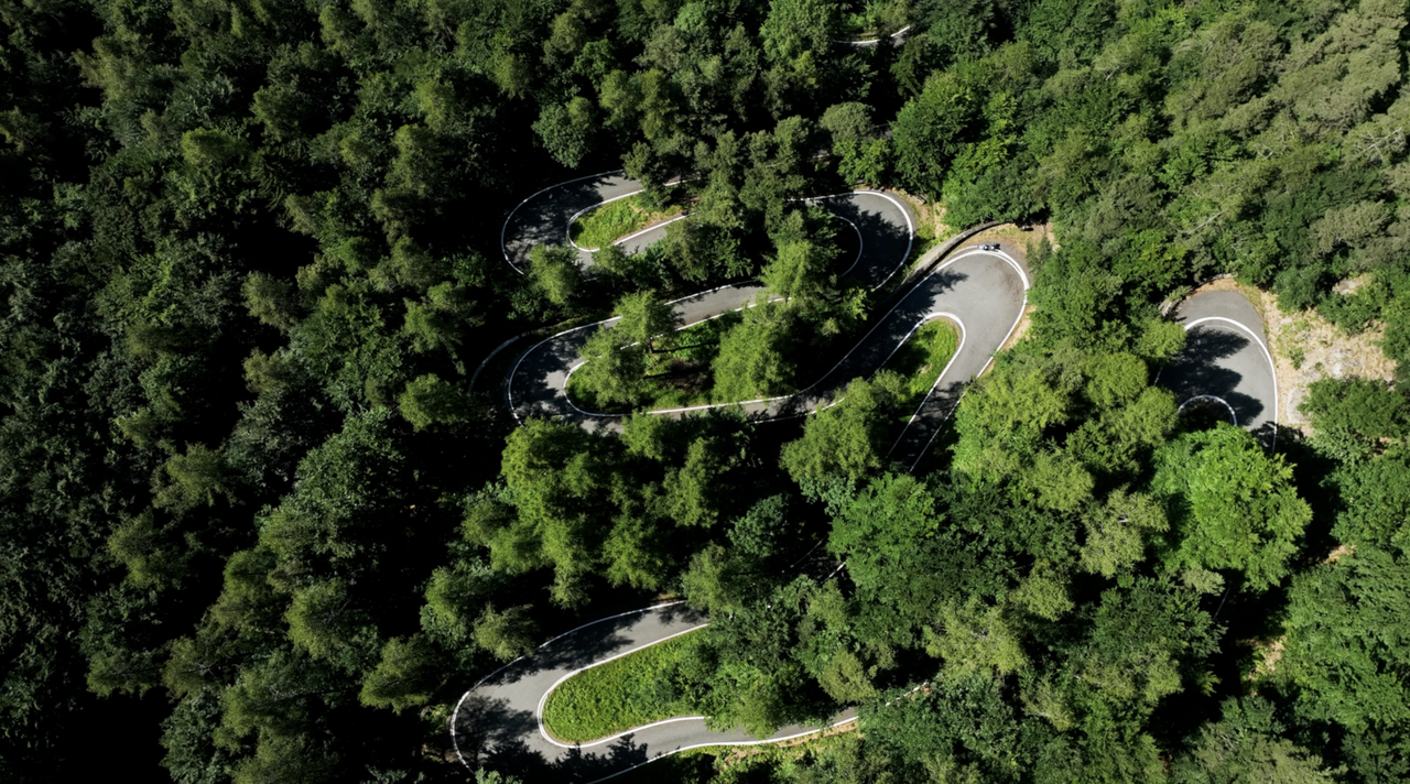 40 Kehren und Kurven gibt es auf dem asphaltierten Teil der Ostrampe des Colle delle Finestre.