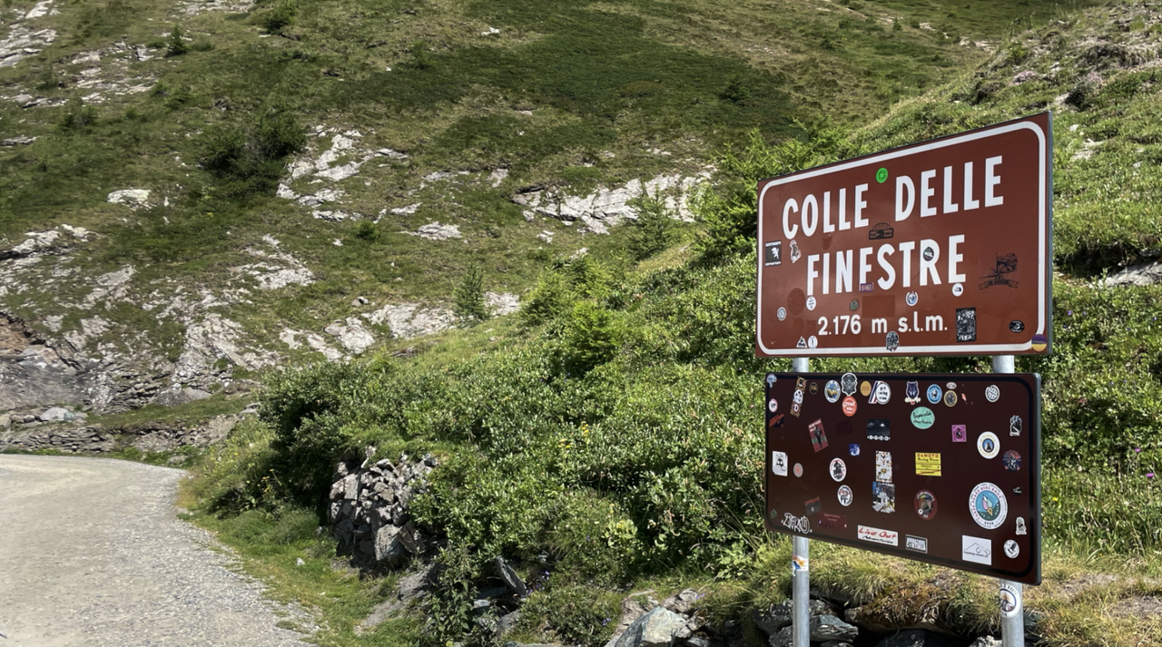 Colle delle Finestre, offizielle Höhe: 2176 Meter.
