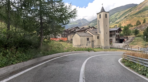 In Pont Serrand, Nordrampe des "Kleinen Sankt Bernhard" steht die Cappela di San Bernardo.