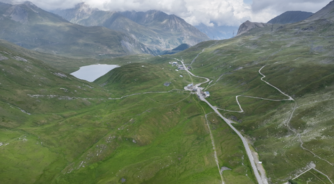 Blick auf die gesamte Passhöhe des "kleinen Sankt Bernhard" Richtung Norden.