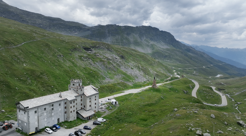 Das neue Hospiz auf dem Alpenpass "Kleiner Sankt Bernhard". Das ursprüngliche Hospiz wurde bei einer Schlacht im 2. Weltkrieg zerstört.