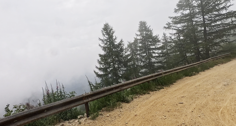 Der Streckenabschnitt der Strada dei Cannoni rund um den Colle Birrone ist sandig und lehmig.