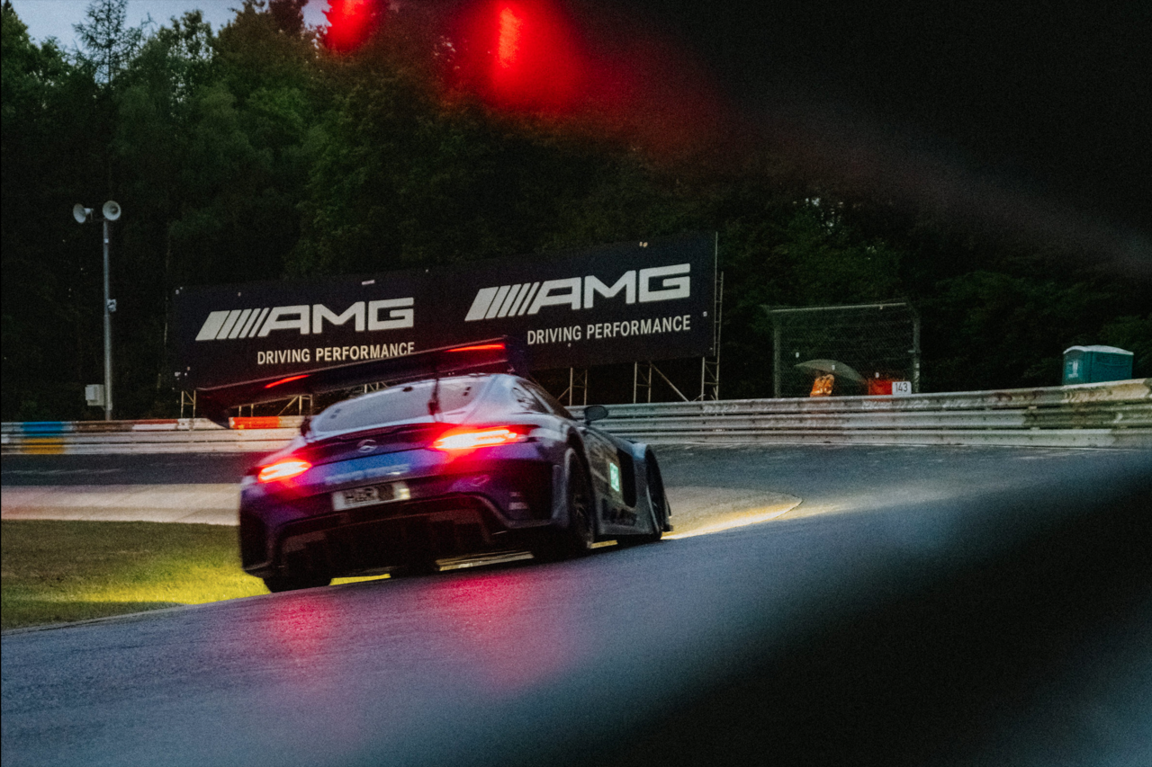 Mercedes-AMG Motorsport feiert dritten Gesamtsieg beim 24h-Rennen am Nürburgring.