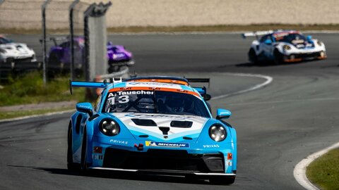 Porsche Carrera Cup 2026 | Zandvoort: Bayer Alexander Tauscher baut mit Gänsehaut-Sieg Tabellenführung aus.