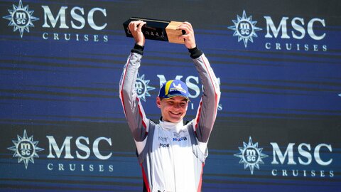 Porsche-Junior Flynt Schuring feiert seinen ersten Supercup-Sieg.