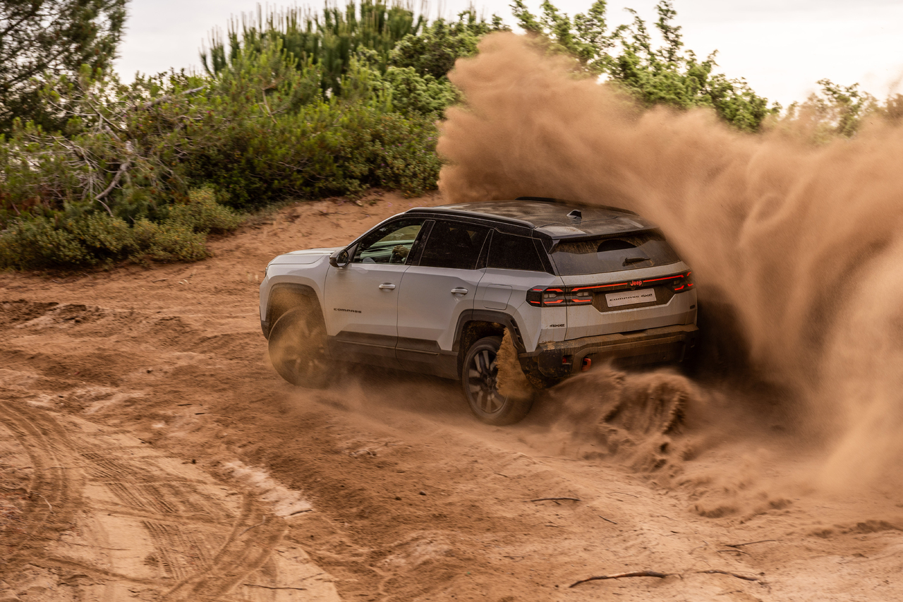 Jeep New Compass 4xe SAND-Matsch Geländetauglichkeit GEschichten.jpg