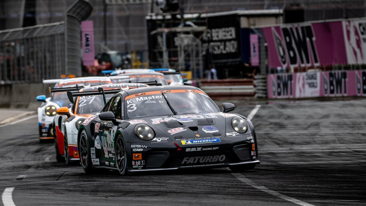 Porsche Carrera Cup 2026: Porsche-Junior Flynt Schuring siegt nach reichlich Action auf dem Norisring.