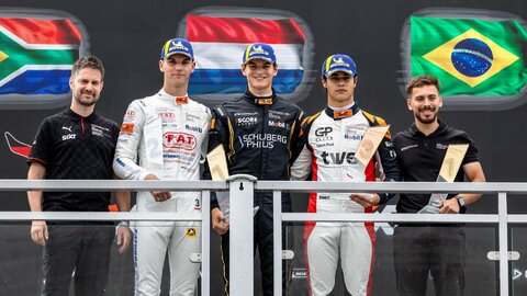Porsche Carrera Cup 2026: Porsche-Junior Flynt Schuring siegt nach reichlich Action auf dem Norisring.