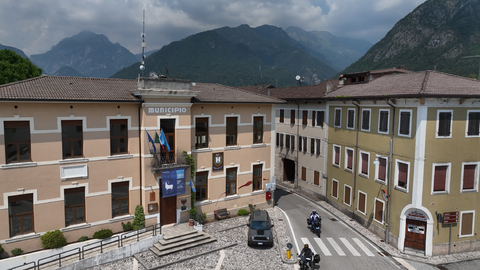 Tramonti di Sopra – unterhalb der Südrampe des Passo Rest.