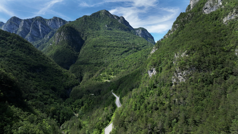 Die Südrampe des Passo Rest – obwohl dicht bewaldet, ist die Strecke meist in der Sonne.