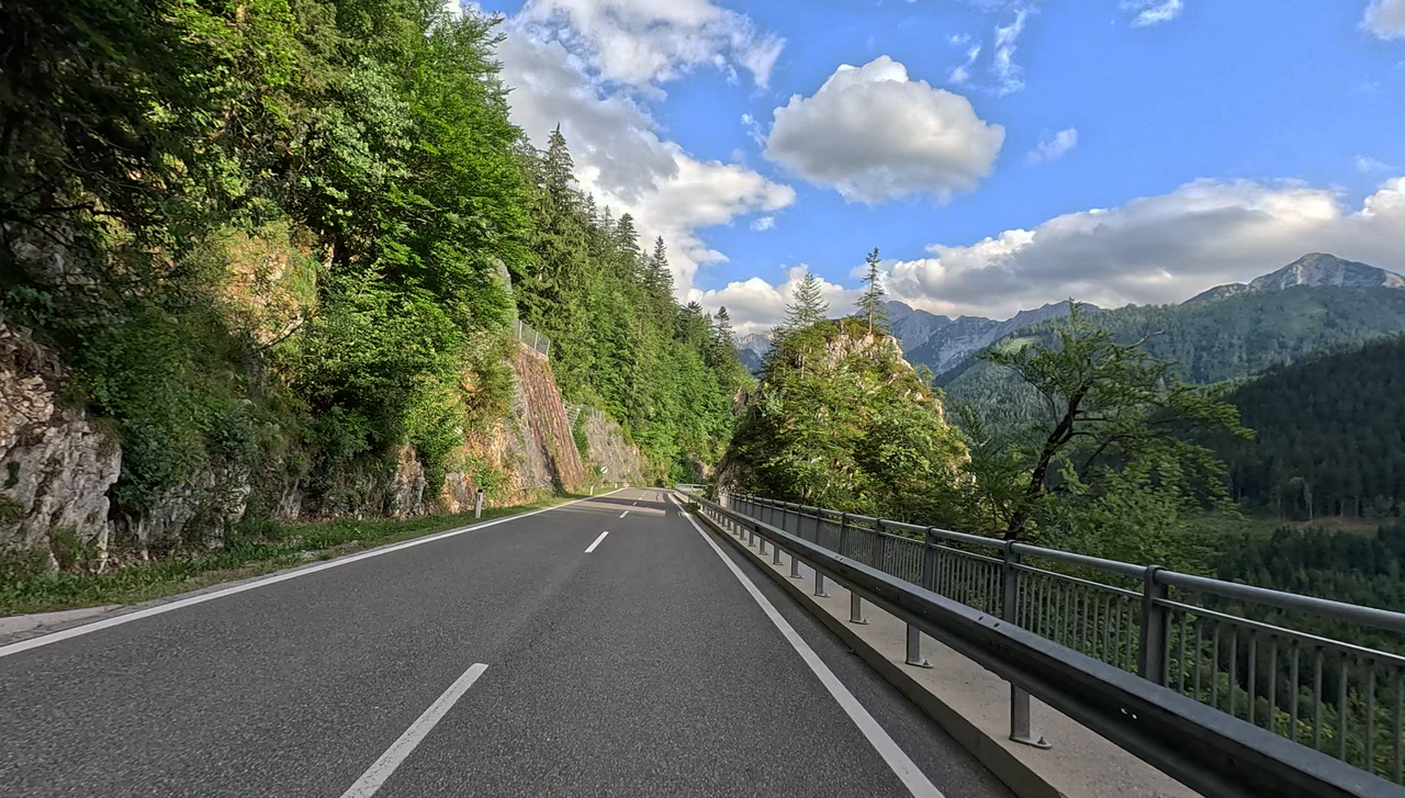Hengst, eastern ramp, just below the top of the pass.