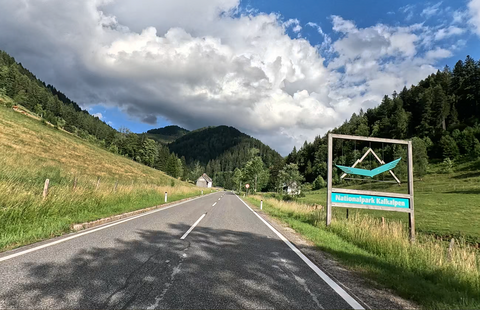 Hengst Pass, West Ramp – the gateway to the Kalkalpen. The Zickerreith Alpine Inn is situated below the pass summit.