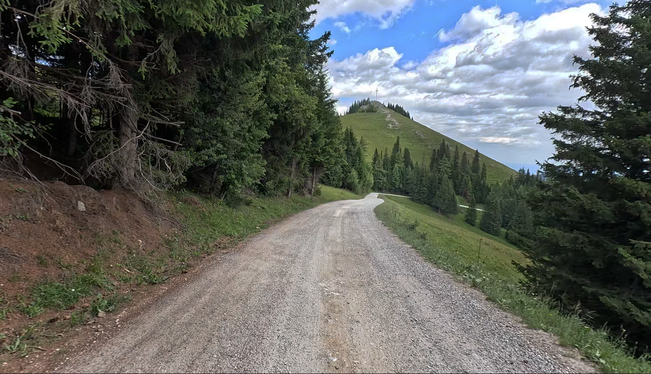 Impression von der Schotterpassage auf der Südseite des Alpenpasses "Altes Almhaus".
