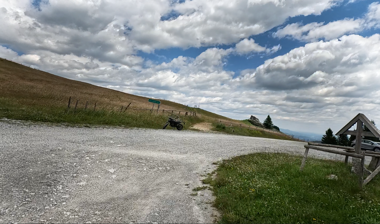 Wie lang sollte eine Motorradtour in den Alpen sein?