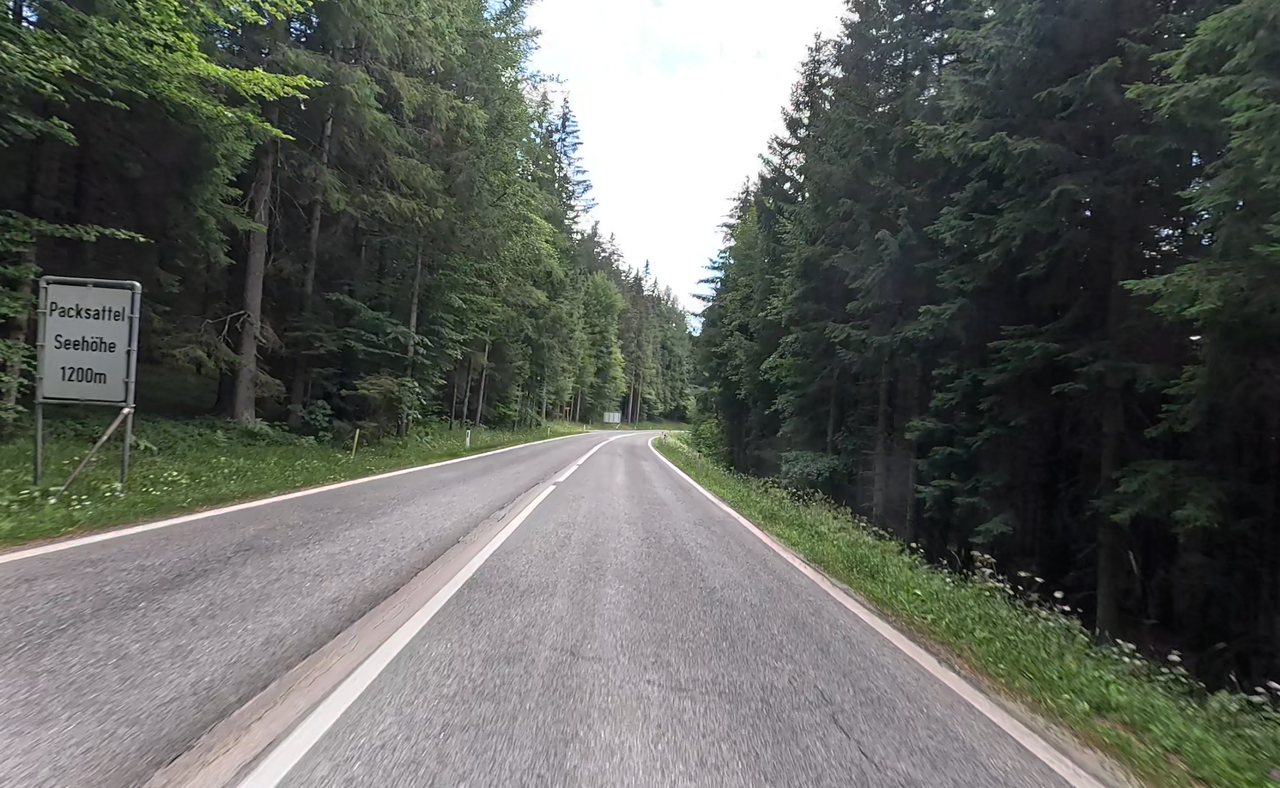 Wie lang sollte eine Motorradtour in den Alpen sein?