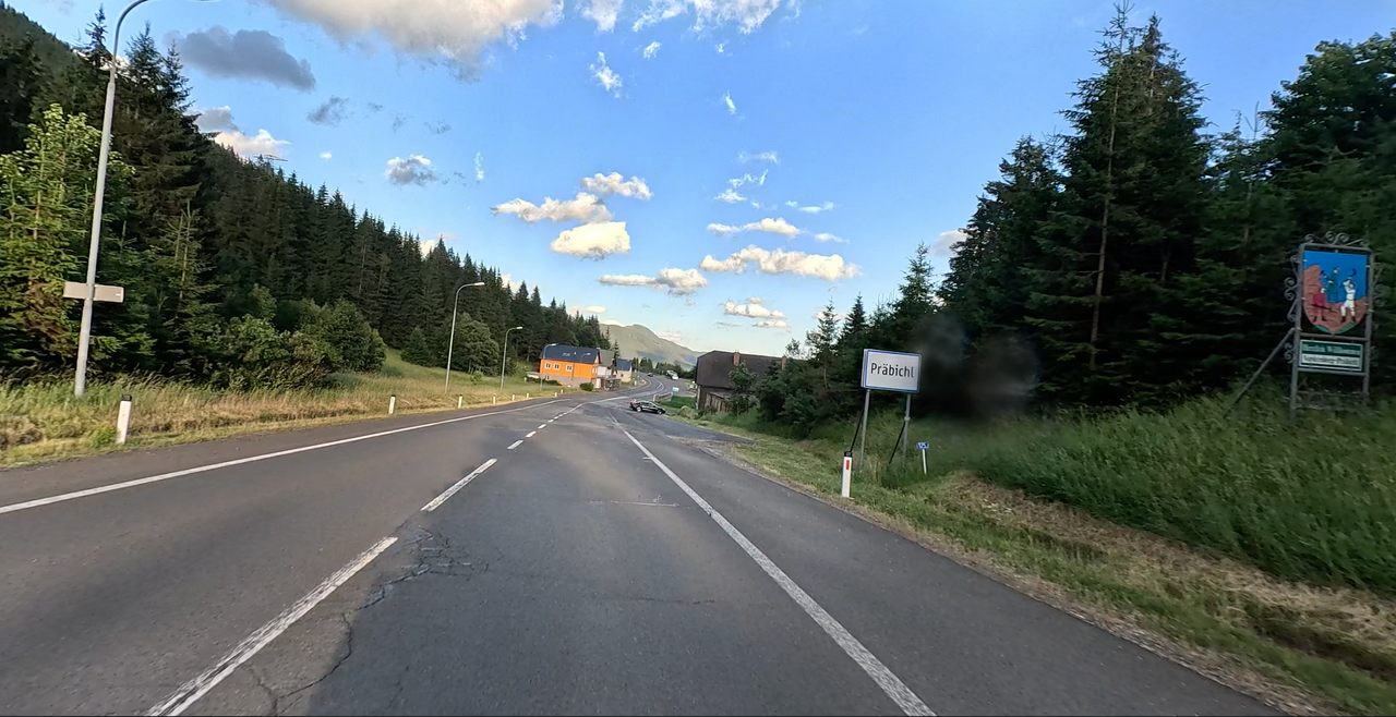 Wie lang sollte eine Motorradtour in den Alpen sein?