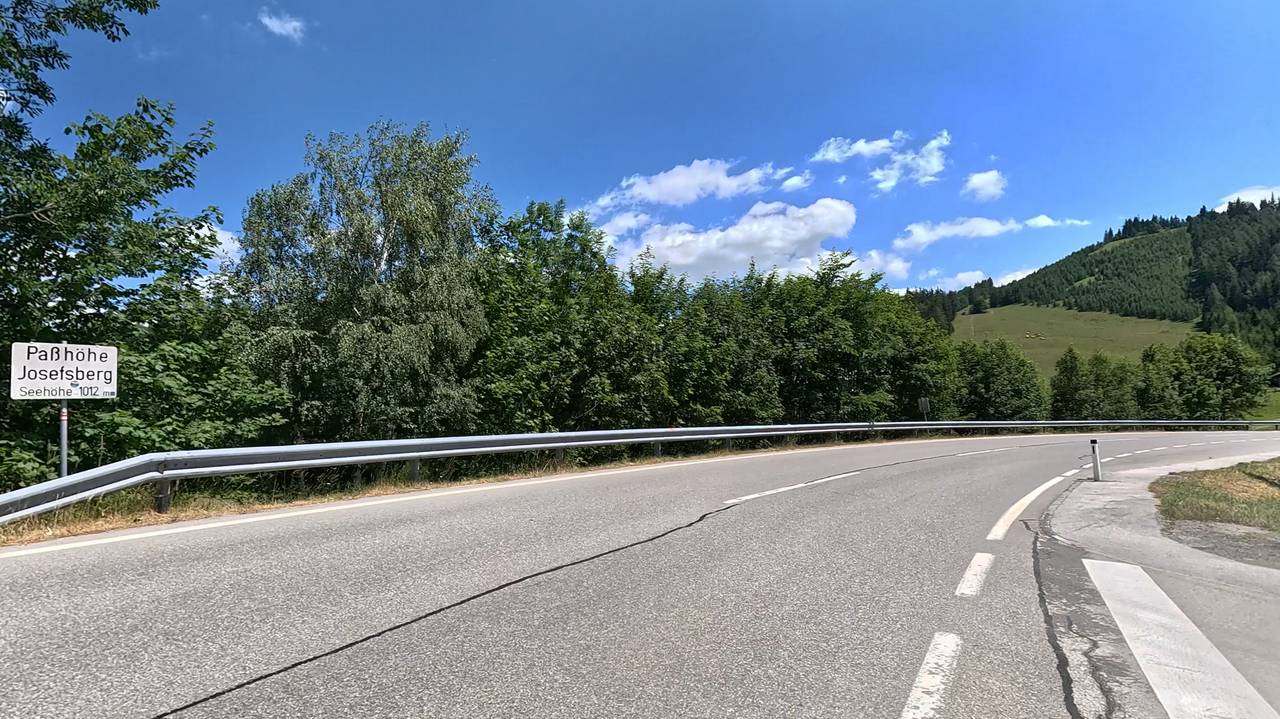 Wie lang sollte eine Motorradtour in den Alpen sein?
