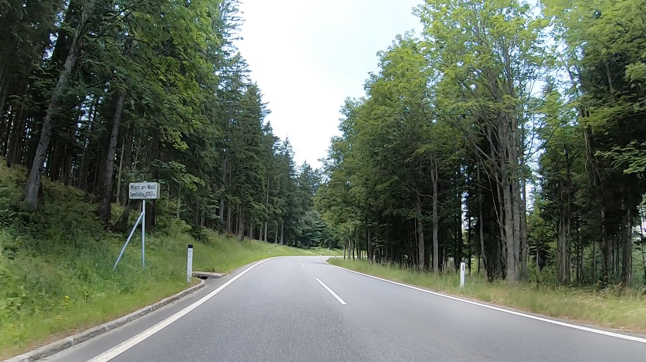 Wie lang sollte eine Motorradtour in den Alpen sein?