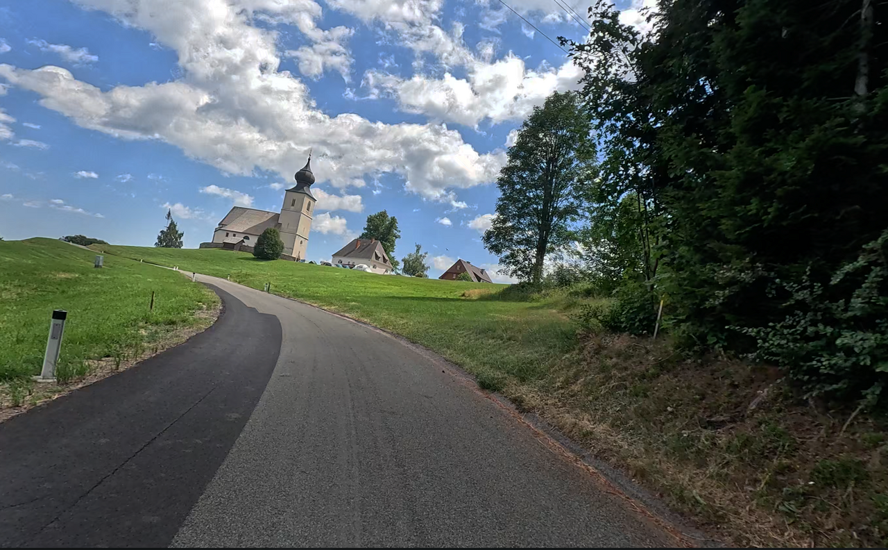 Wie lang sollte eine Motorradtour in den Alpen sein?