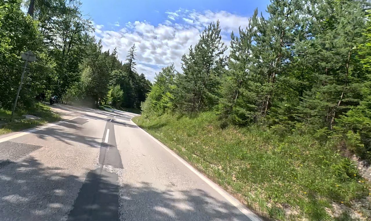 Wie lang sollte eine Motorradtour in den Alpen sein?