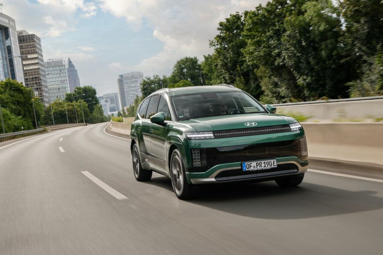 Mehr Ausstattung, neue Topversion: Der Hyundai IONIQ 9 startet ins Modelljahr 27 .