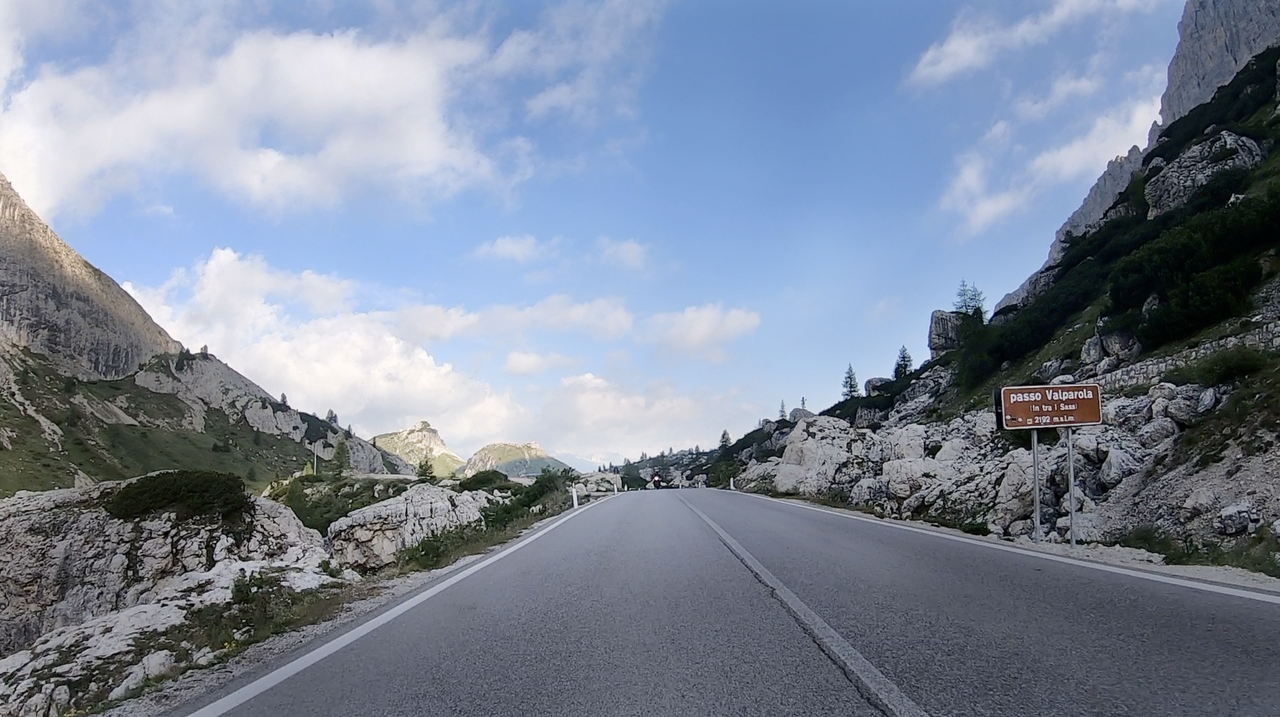 Wie lang sollte eine Motorradtour in den Alpen sein?