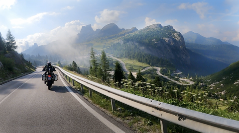 Blick auf die Westrampe des unterhalb liegenden Passo di Falzarego.