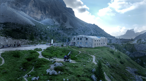 Der Passo del Valparola | 2192 Meter: bizarr, reizvoll, kurvig, malerisch, geschichtsträchtig ...