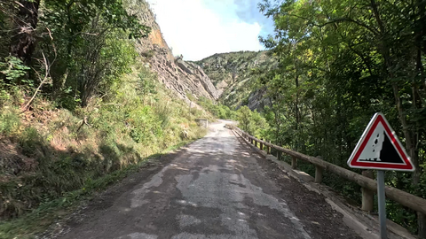 Die Strecke zum Col de Tourettes ist – auch wetterbedingt – in schlechtem Zustand.