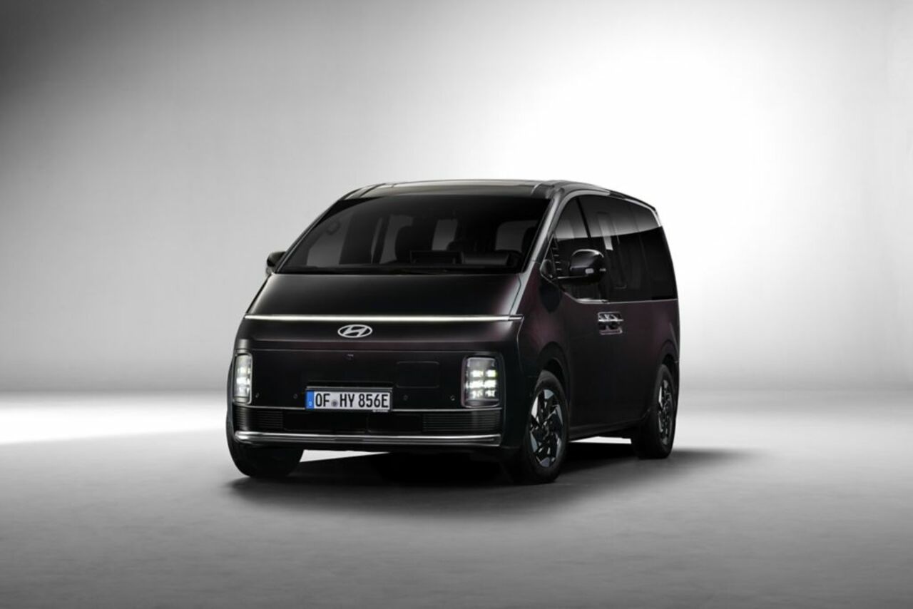 Bestellstart für den Hyundai STARIA Elektro: Familienvan mit 800-Volt-Technologie ab 57.450 Euro.