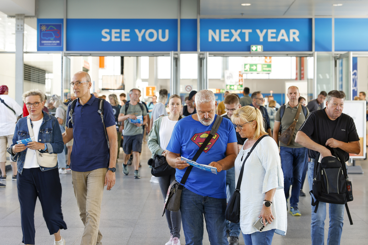 Mobile Freizeit begeistert: Erneut über eine Viertelmillion Besucherinnen und Besucher auf dem CARAVAN SALON 2026 .