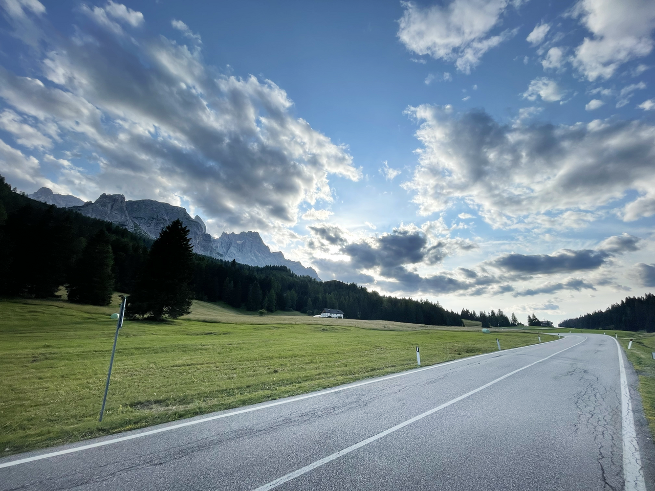 Wie lang sollte eine Motorradtour in den Alpen sein?