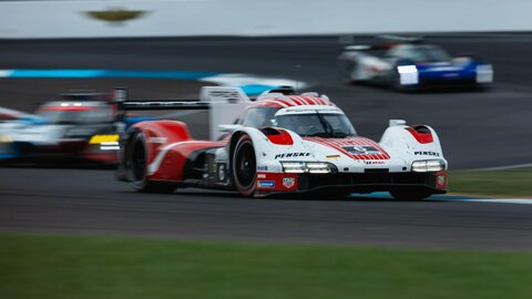 Porsche Penske Motorsport auf Podestplatz beim „Battle on the Bricks“.