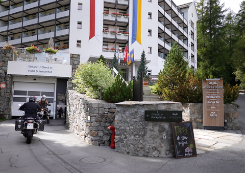 Cool – Garage mit Check-In... falls es mal regnet, im sonnenreichsten Tal der Schweiz.