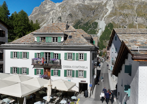Sils Maria, ein Ort mit langer Geschichte und kurzen Wegen zu den schönsten Alpenpässen und POIs.