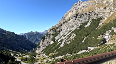 Blick hinunter durch die Braulio-Schlucht Richtung Bormio – Westrampe, Stilfserjoch