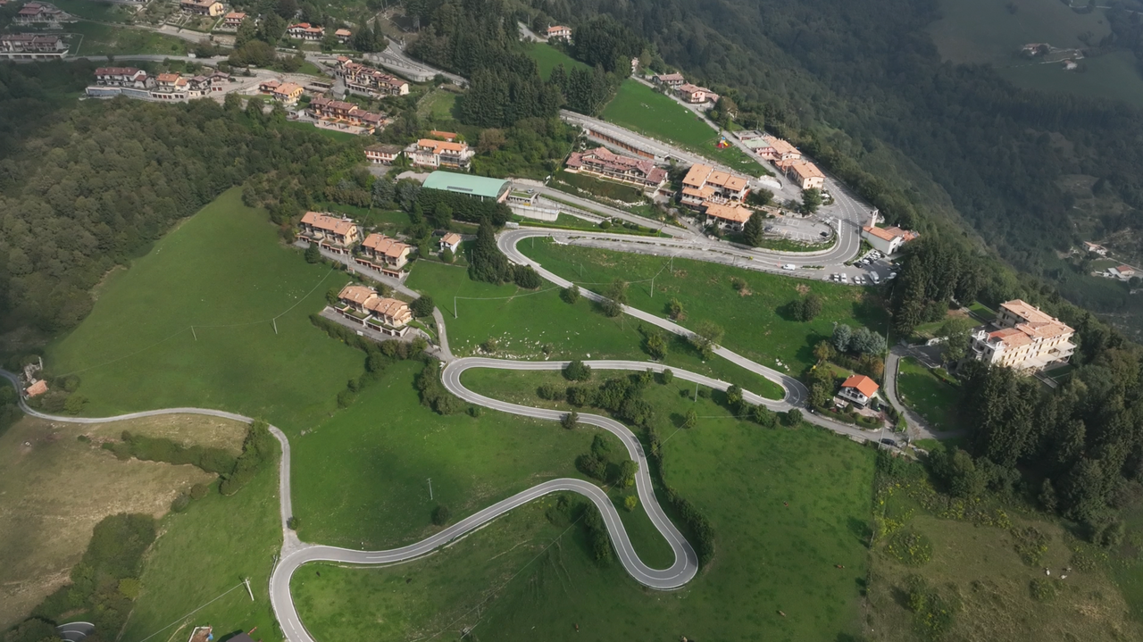 Was ist die schönste Motorradtour in den Alpen?