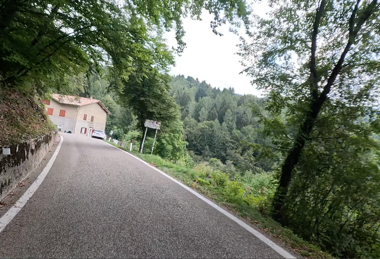 Was ist die schönste Motorradtour in den Alpen?