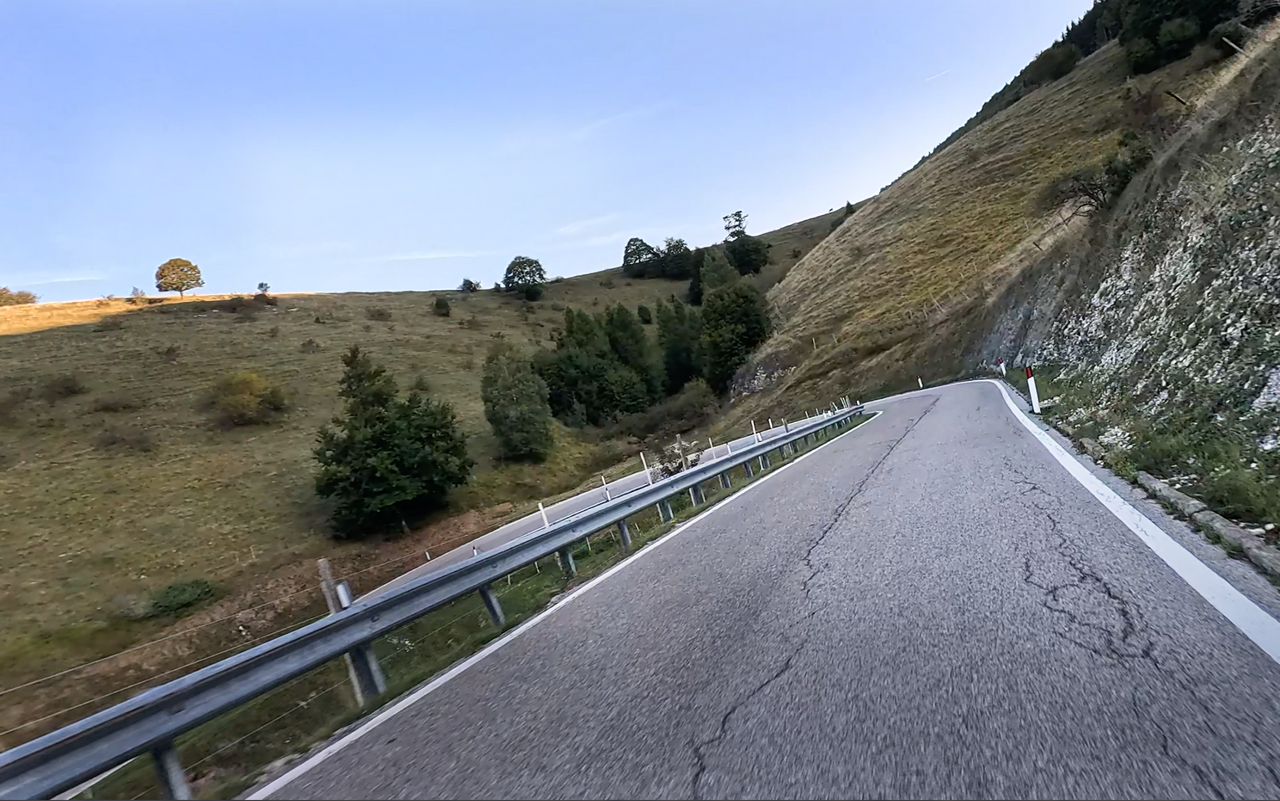 Impression von der Nordrampe des Passo Fittanze della Sega – kurz vor dem Ort Sega di Ala.